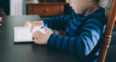  Roditelji, nemojte djeci mlađoj od dvije godine davati pametne telefone i digitalne igračke 