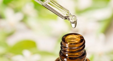  U nekoliko minuta napravite serum koji će vas razbuditi i podići energiju - i potpuno je prirodan 