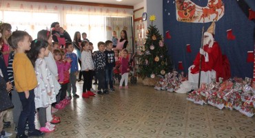 Sveti Nikola i HT Eronet darivali dječicu u Š. Brijegu