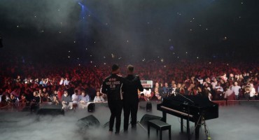 Mostarac sa Matićem otpjevao pjesmu 'Samo ovu noć'