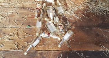 Što rade boce od 'Šljive' u mostarskim jaslicama