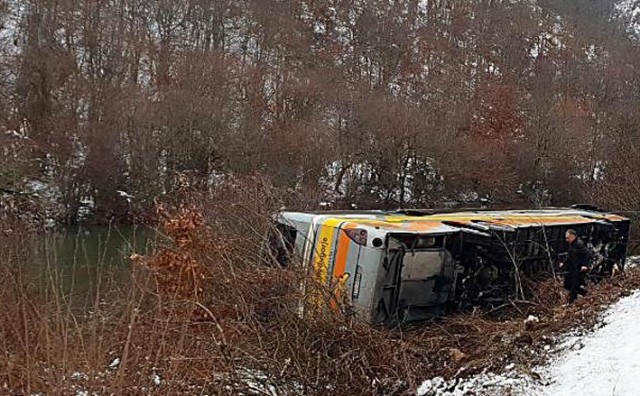 prevrnut autobus