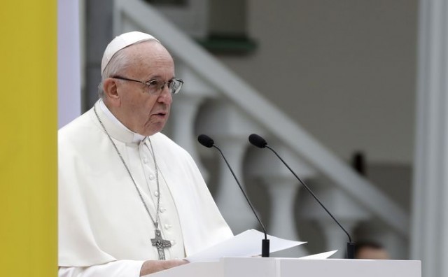  Papa: 'Politički govori koji svaljuju svu krivicu na migrante i lišavaju siromašne nade su neprihvatljivi' 