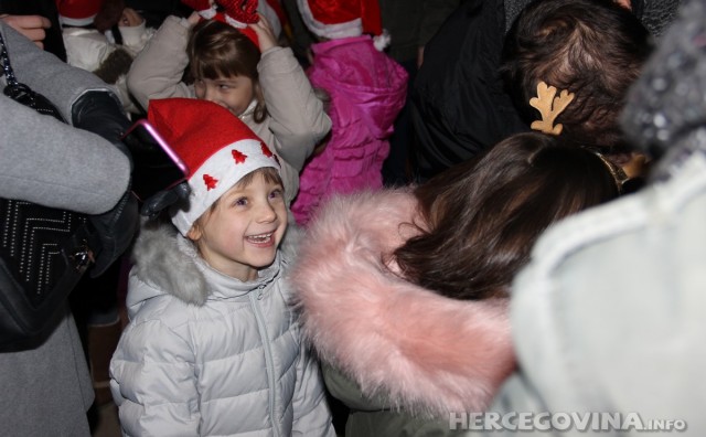 Mostar: Mališani Dječjih vrtića Mostar razveselili posjetitelje Zimskog grada