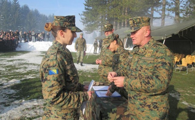 Oružane snage BiH bogatije za 294 mlada vojnika, među njima 27 djevojaka