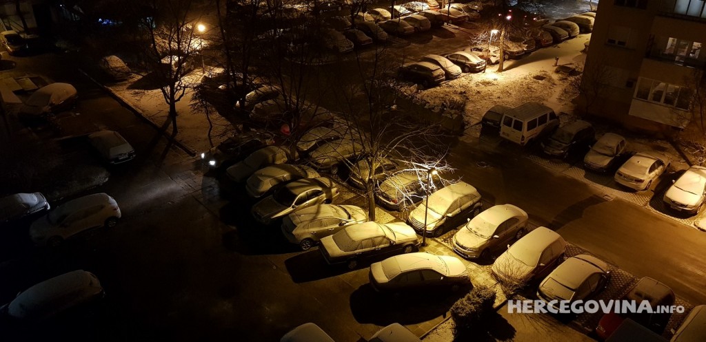 Snijeg u Mostaru: Zabijelio se grad na Neretvi