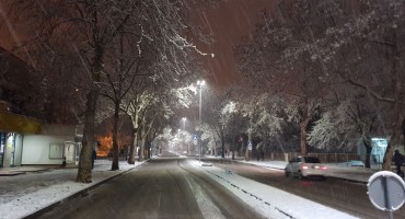 Šetnja kroz snježni Mostar i neočišćene ceste