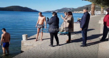 Čapljinci otvorili sezonu kupanja u Neumu