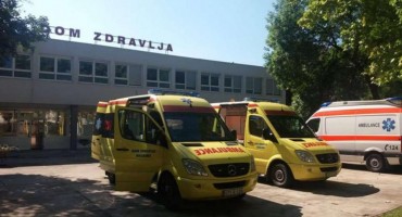 Bebe od šest i jedanaest mjeseci oboljele od meningitisa
