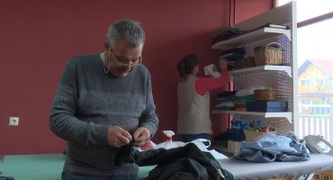 Kao 7-godišnjak ušivao gumbe, danas živi od šivanja iako je tržište puno jeftine uvozne robe