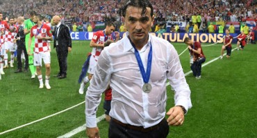 Hrvatska u šarenom sastavu izgubila od Tunisa, navijači ostali na stadionu unatoč velikom pljusku