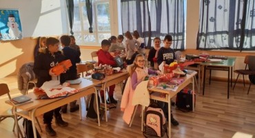 Zajednica Livnjaka u Frankfurtu obradovala djecu u MZ Podhum