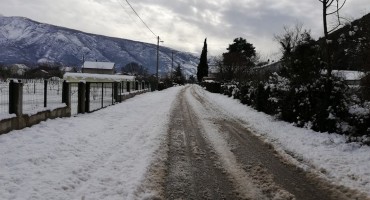 Jak vjetar stvara sniježne nanose na cesti Šuica-Livno-Kamensko