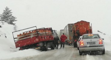 Zbog prometnog kolapsa autobusi na dionici Mostar - Sarajevo neće prometovati
