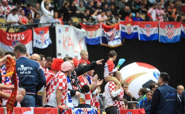Navijačka ludnica u Münchenu: Igrajte za nju našu voljenu