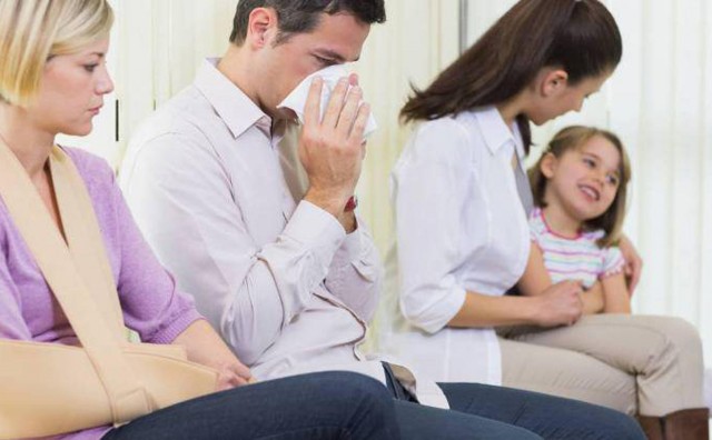 Oboljela osoba može zaraziti deset drugih u svojoj okolini