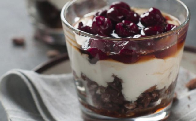 Savršenstvo okusa: Fini desert s rižom, čokoladom i višnjama  