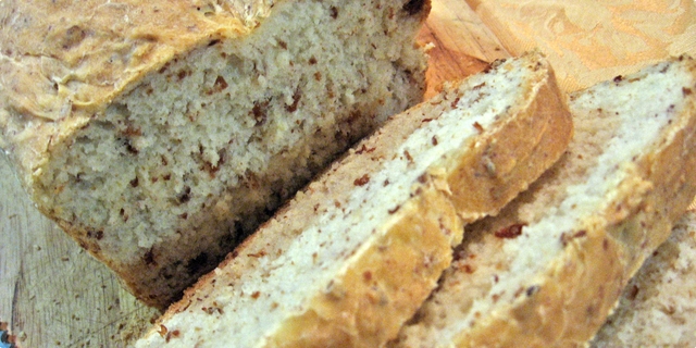 Bezglutenski kruh s tri vrste brašna