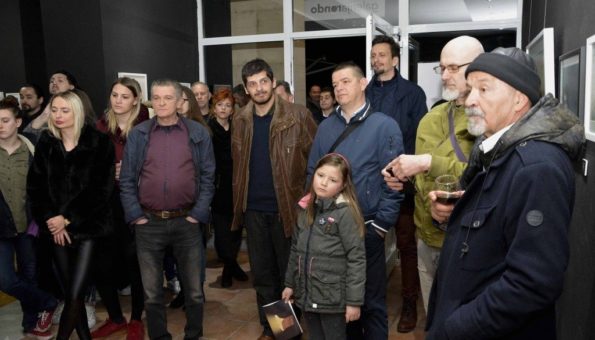 U Mostaru otvorena izložba ‘K’oLekcija’ kao veza umjetnika i grada