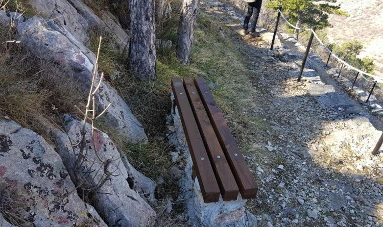 Obnovljena pješačka pristupna staza prema starom gradu u Blagaju