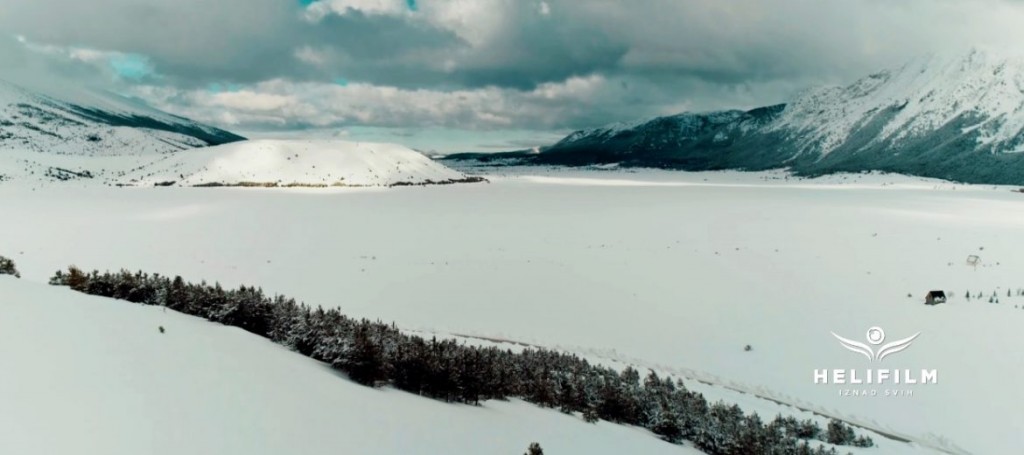 Snježna zimska magija učinila da Blidinjsko jezero potpuno izgubi trag