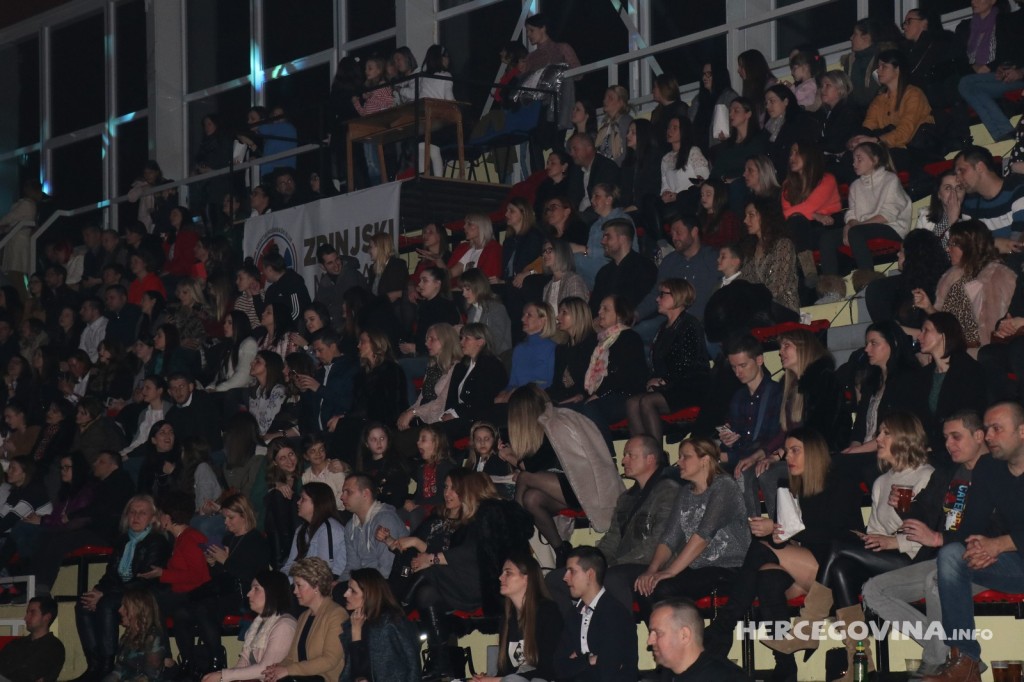 Pogledajte kako je bilo na sinoćnjem koncertu Nine Badrić u Mostaru