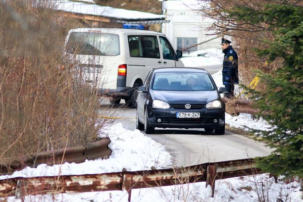 Dio roditelja nije poslao djecu u školu, nastava uz pojačanu prisutnost policije