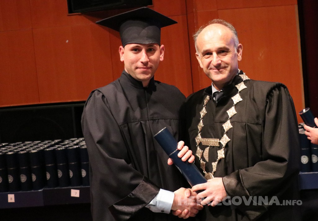 FPMOZ: Pogledajte tko je sve jučer dobio diplomu na svečanoj promociji diplomanata