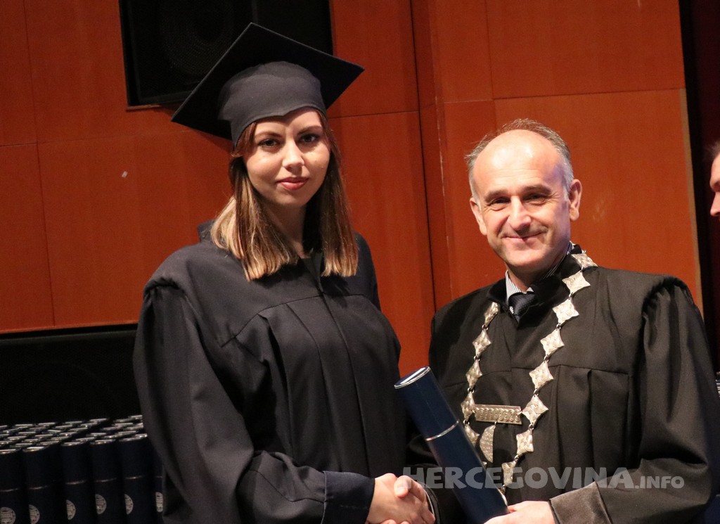 FPMOZ: Pogledajte tko je sve jučer dobio diplomu na svečanoj promociji diplomanata