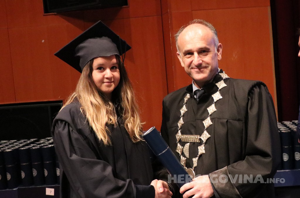 FPMOZ: Pogledajte tko je sve jučer dobio diplomu na svečanoj promociji diplomanata