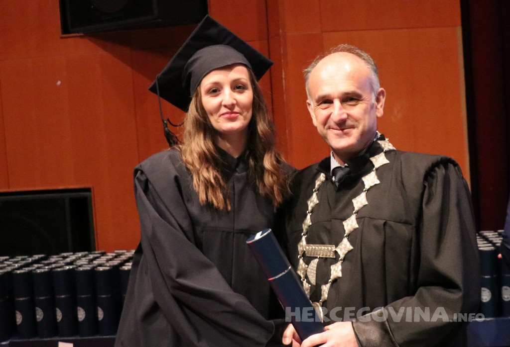 FPMOZ: Pogledajte tko je sve jučer dobio diplomu na svečanoj promociji diplomanata