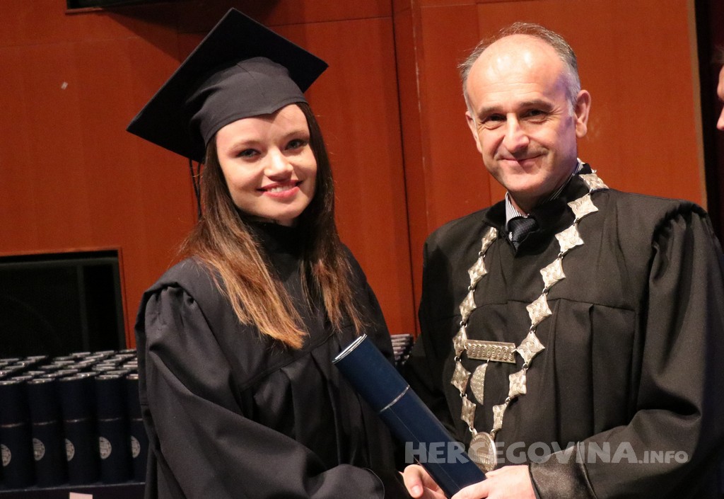 FPMOZ: Pogledajte tko je sve jučer dobio diplomu na svečanoj promociji diplomanata