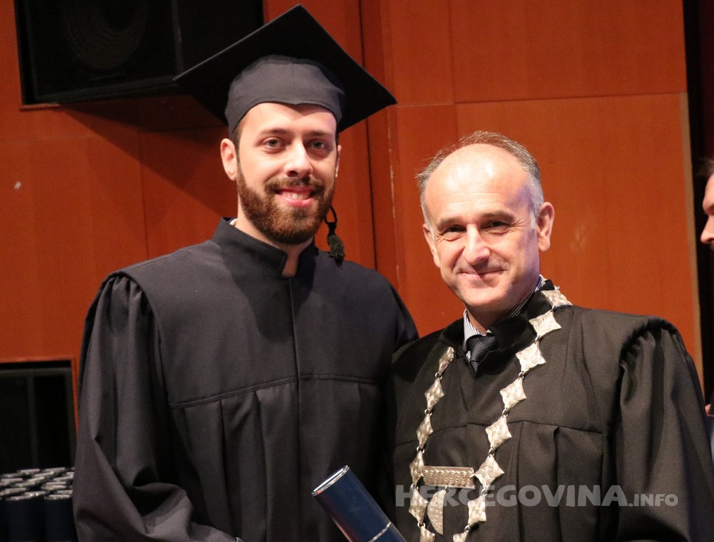 FPMOZ: Pogledajte tko je sve jučer dobio diplomu na svečanoj promociji diplomanata
