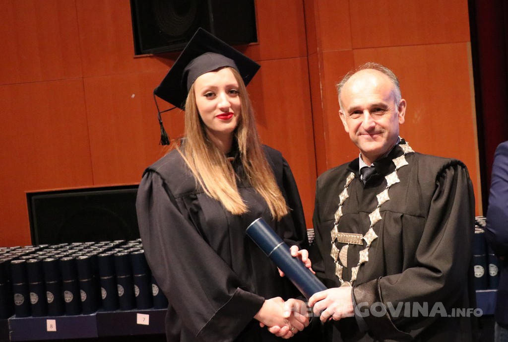 FPMOZ: Pogledajte tko je sve jučer dobio diplomu na svečanoj promociji diplomanata
