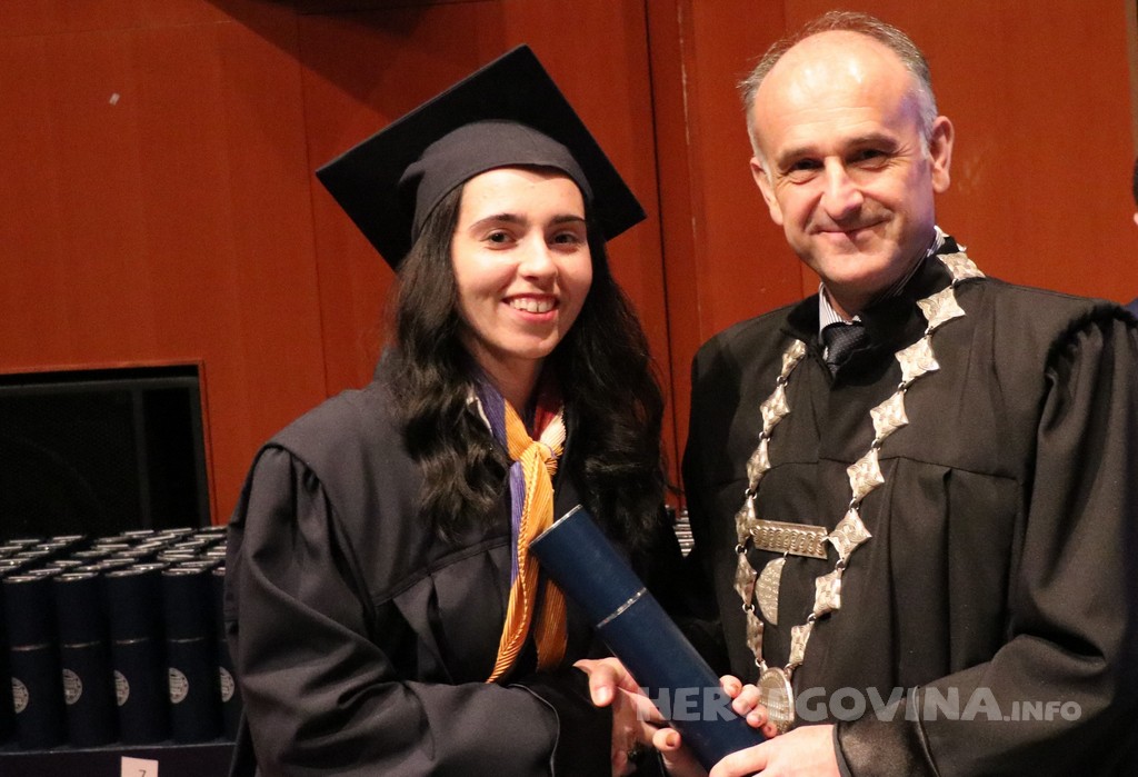 FPMOZ: Pogledajte tko je sve jučer dobio diplomu na svečanoj promociji diplomanata