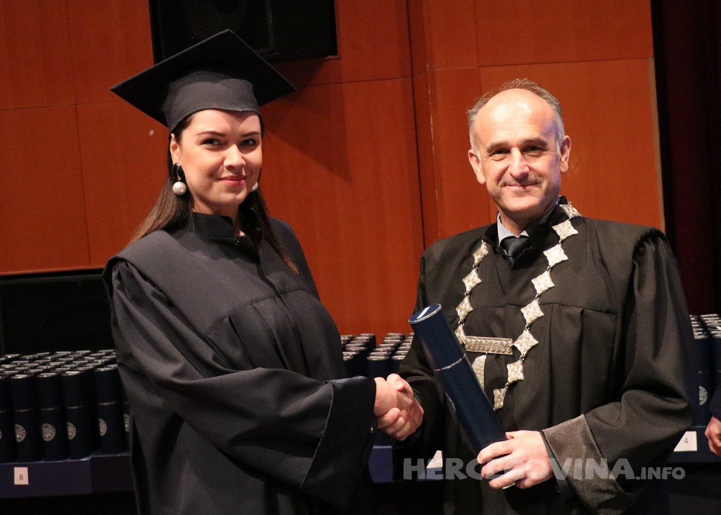 FPMOZ: Pogledajte tko je sve jučer dobio diplomu na svečanoj promociji diplomanata