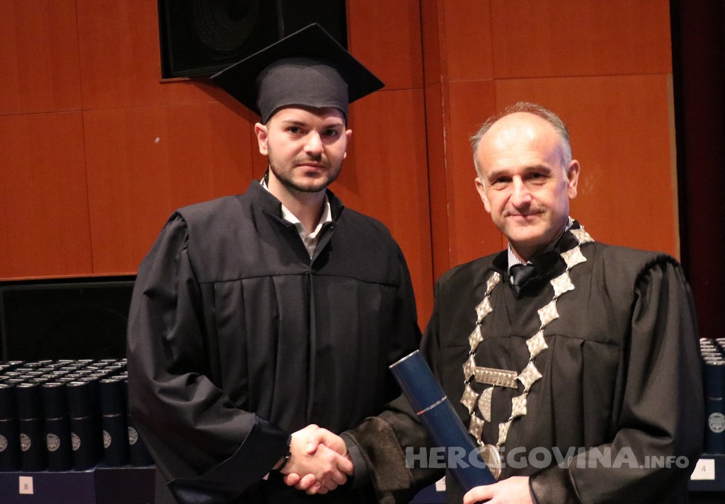 FPMOZ: Pogledajte tko je sve jučer dobio diplomu na svečanoj promociji diplomanata