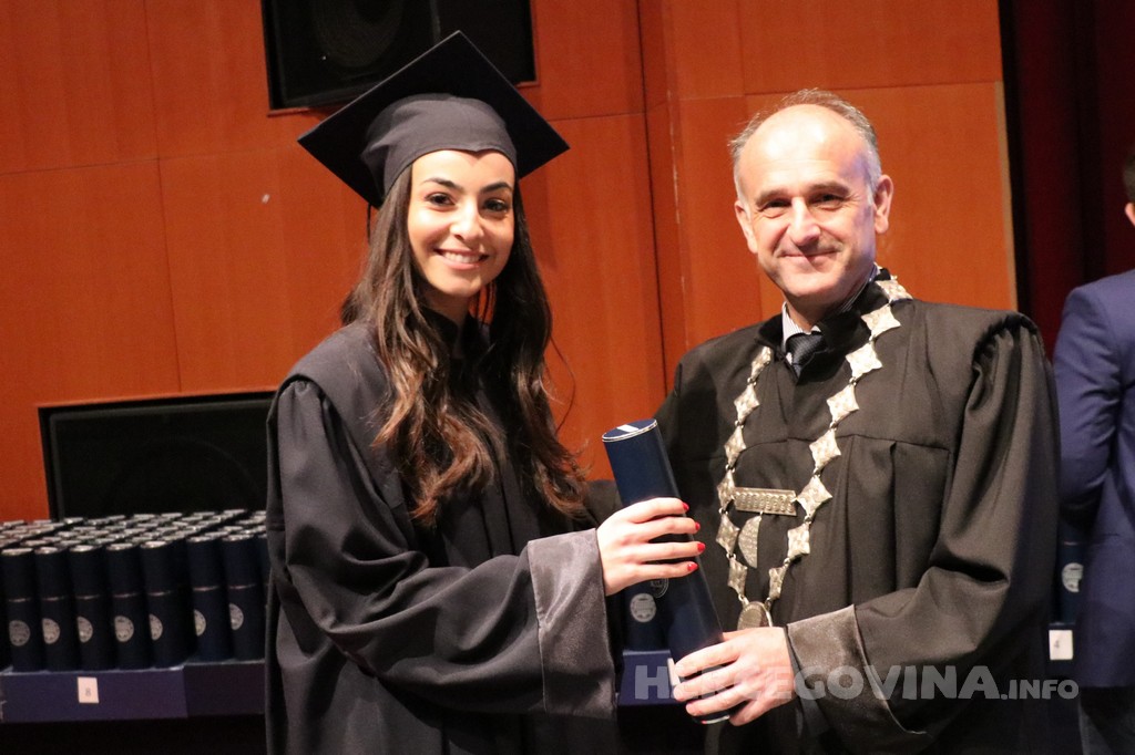 FPMOZ: Pogledajte tko je sve jučer dobio diplomu na svečanoj promociji diplomanata