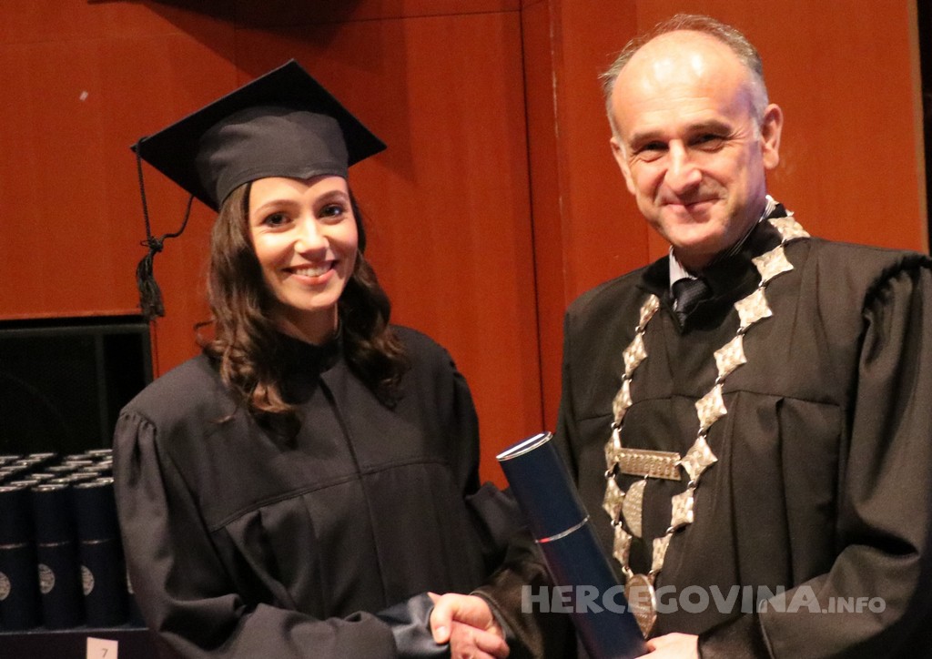 FPMOZ: Pogledajte tko je sve jučer dobio diplomu na svečanoj promociji diplomanata