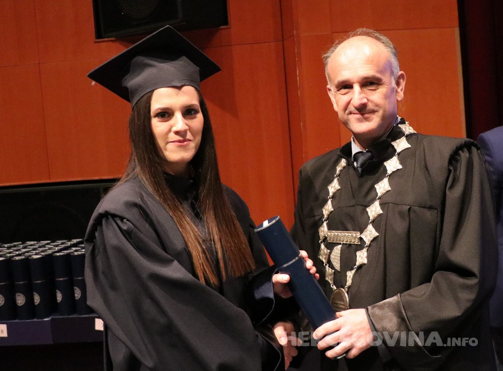 FPMOZ: Pogledajte tko je sve jučer dobio diplomu na svečanoj promociji diplomanata