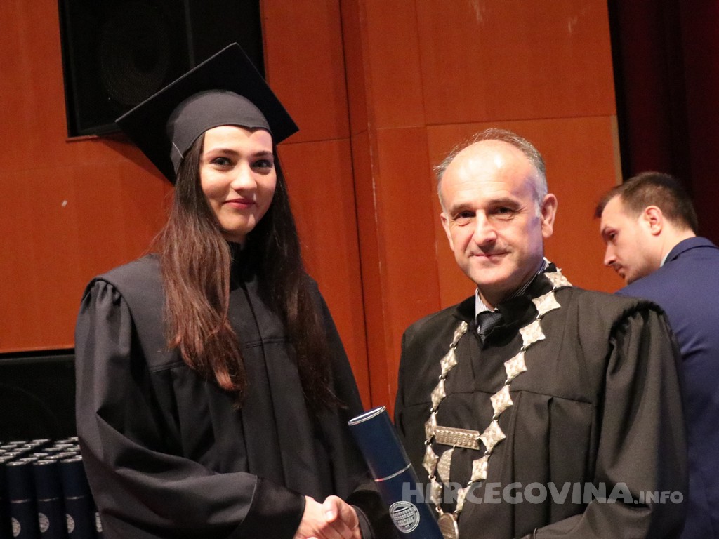 FPMOZ: Pogledajte tko je sve jučer dobio diplomu na svečanoj promociji diplomanata