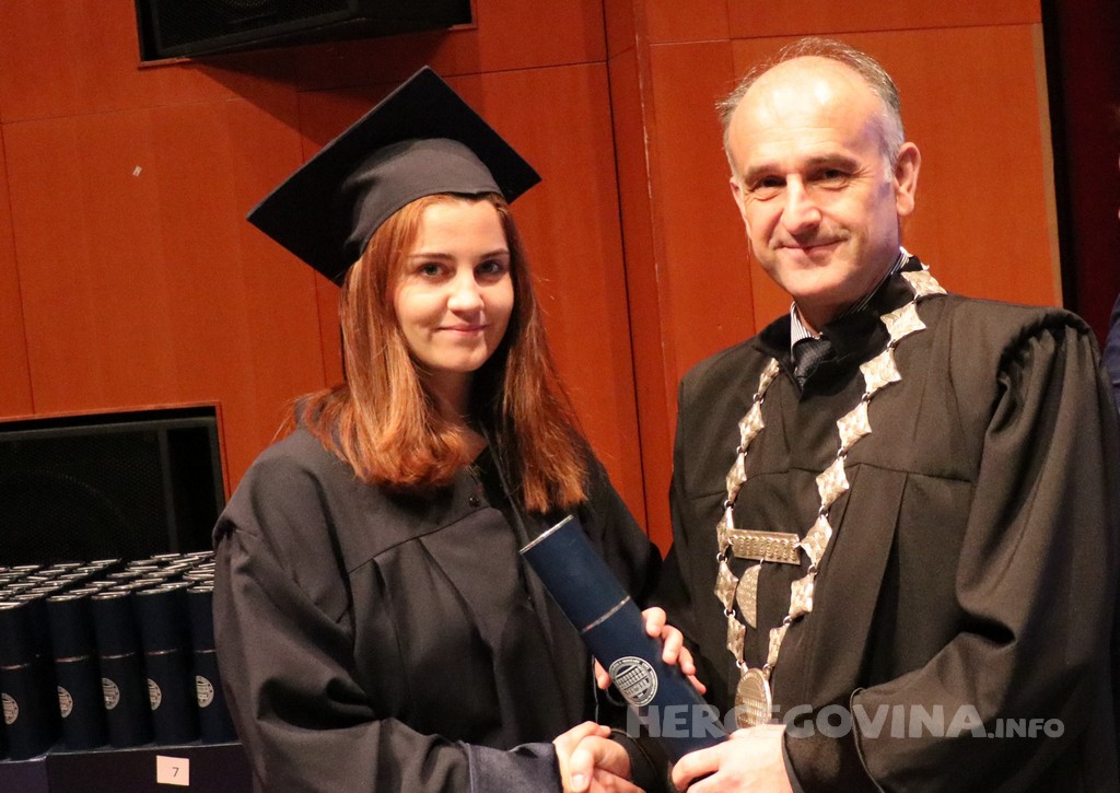 FPMOZ: Pogledajte tko je sve jučer dobio diplomu na svečanoj promociji diplomanata