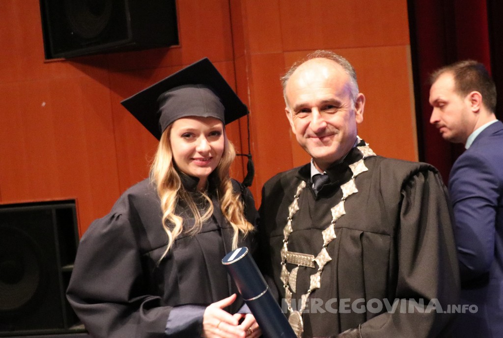 FPMOZ: Pogledajte tko je sve jučer dobio diplomu na svečanoj promociji diplomanata