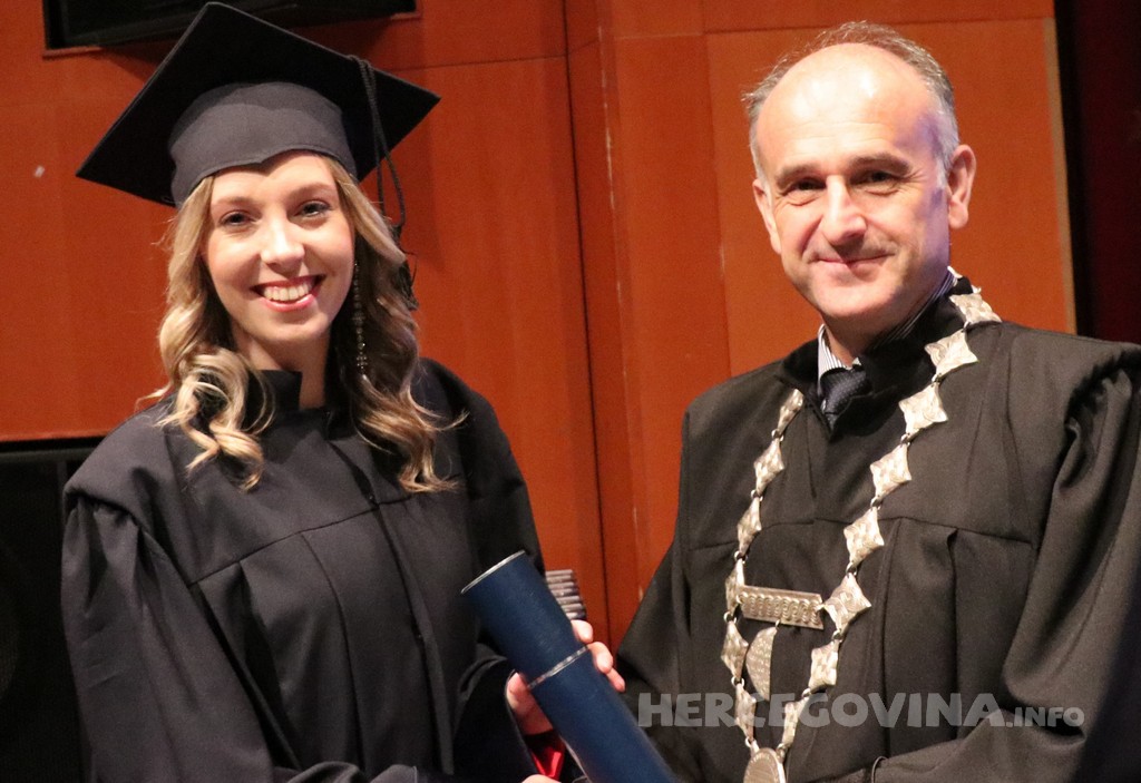 FPMOZ: Pogledajte tko je sve jučer dobio diplomu na svečanoj promociji diplomanata