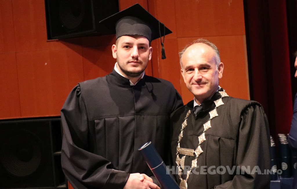 FPMOZ: Pogledajte tko je sve jučer dobio diplomu na svečanoj promociji diplomanata