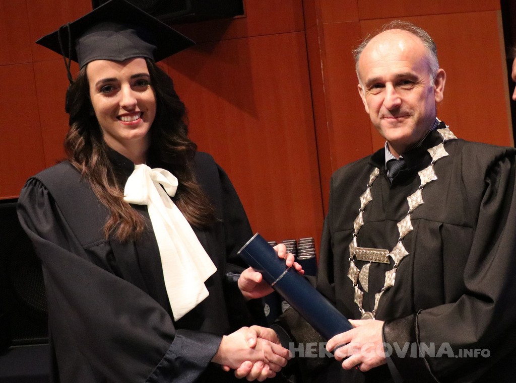 FPMOZ: Pogledajte tko je sve jučer dobio diplomu na svečanoj promociji diplomanata