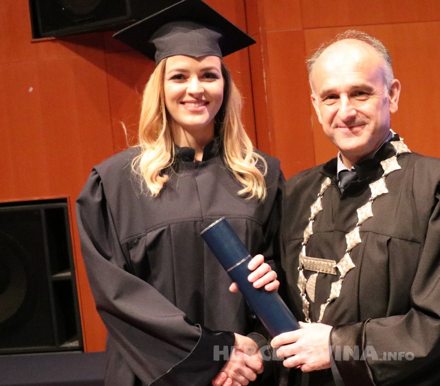 FPMOZ: Pogledajte tko je sve jučer dobio diplomu na svečanoj promociji diplomanata