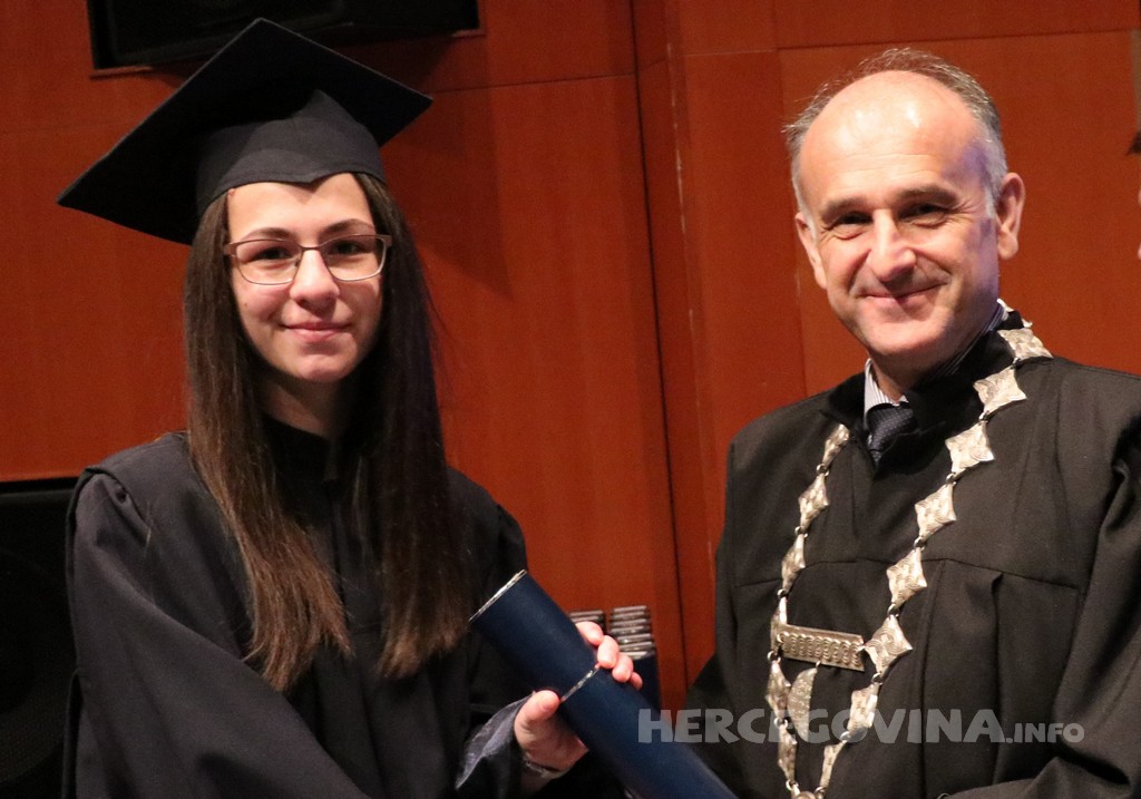 FPMOZ: Pogledajte tko je sve jučer dobio diplomu na svečanoj promociji diplomanata