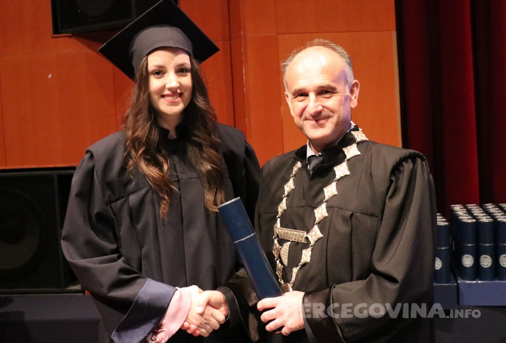 FPMOZ: Pogledajte tko je sve jučer dobio diplomu na svečanoj promociji diplomanata