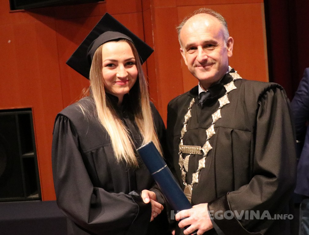 FPMOZ: Pogledajte tko je sve jučer dobio diplomu na svečanoj promociji diplomanata